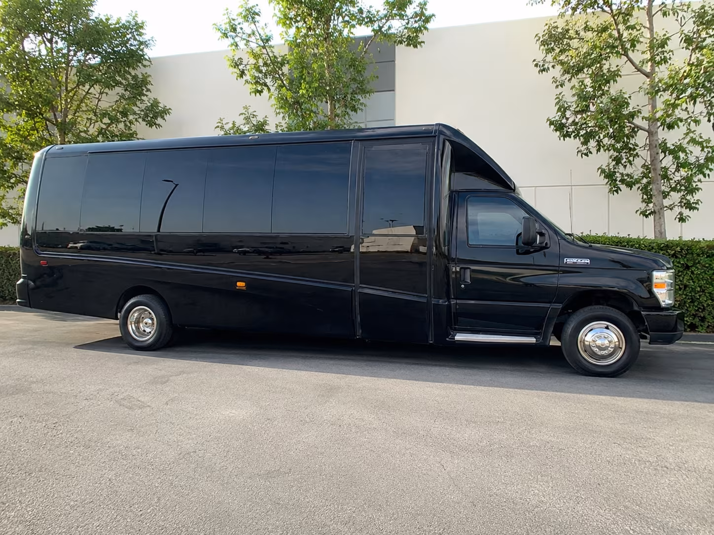 newport bristol and warwick venue shuttles from cranston