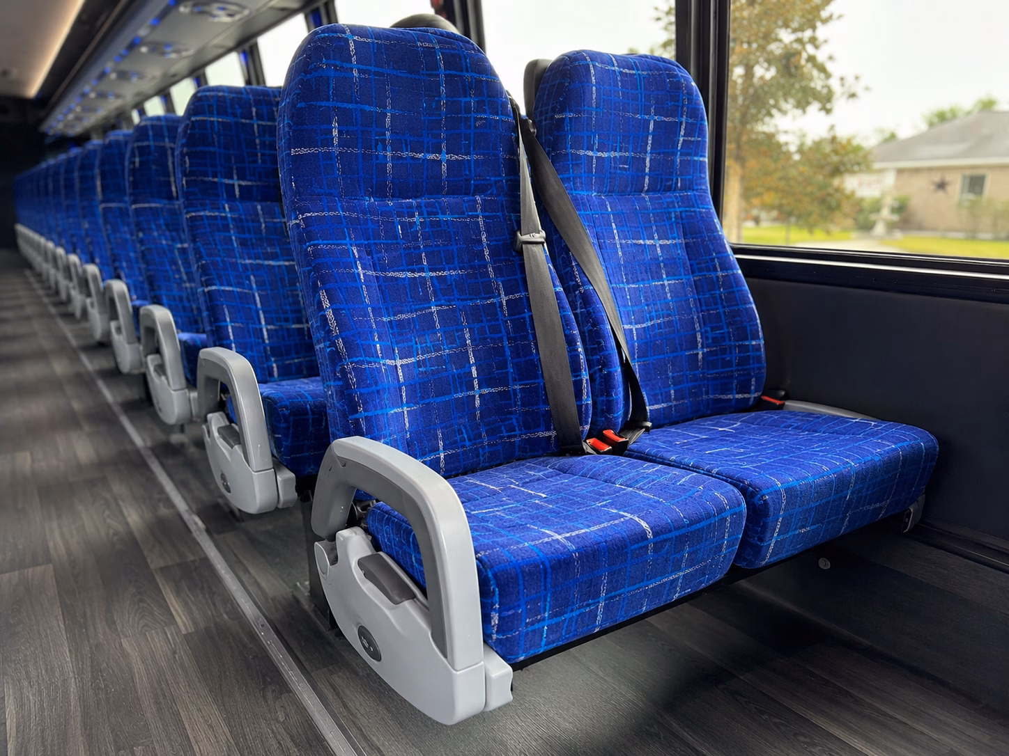 quincy charter bus rentals for airport transfers